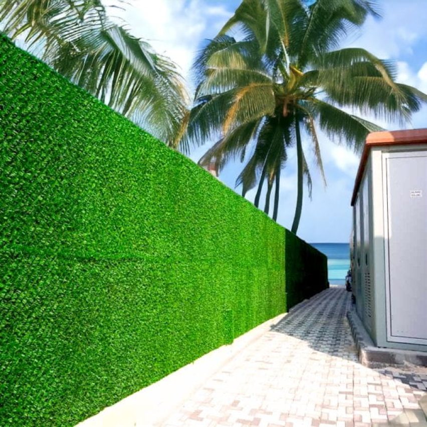 gallery dg qkytdzcmicj6t50cnv62i7sd0ophr80l2t2tippcug My Dolce Green Grass Fence in side yard